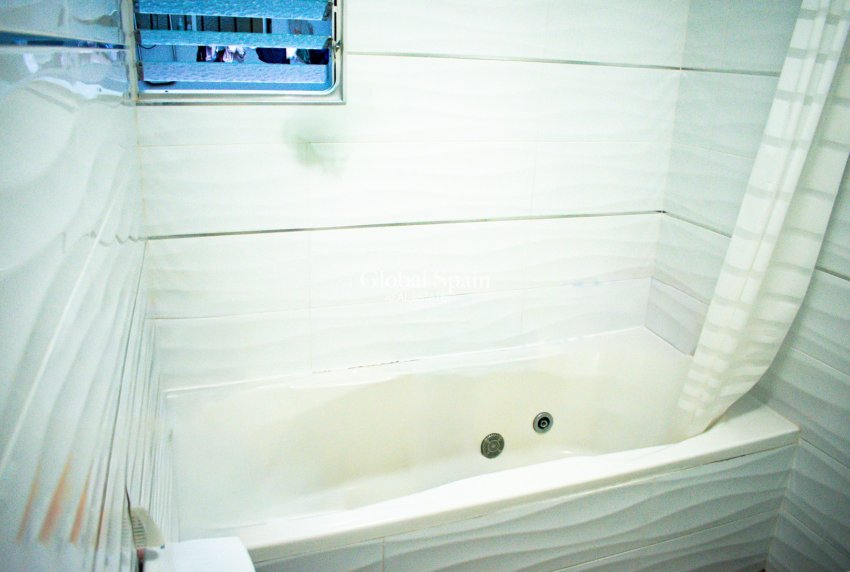 Venta - APARTAMENTO -
TORREVIEJA - Torrevieja Centro