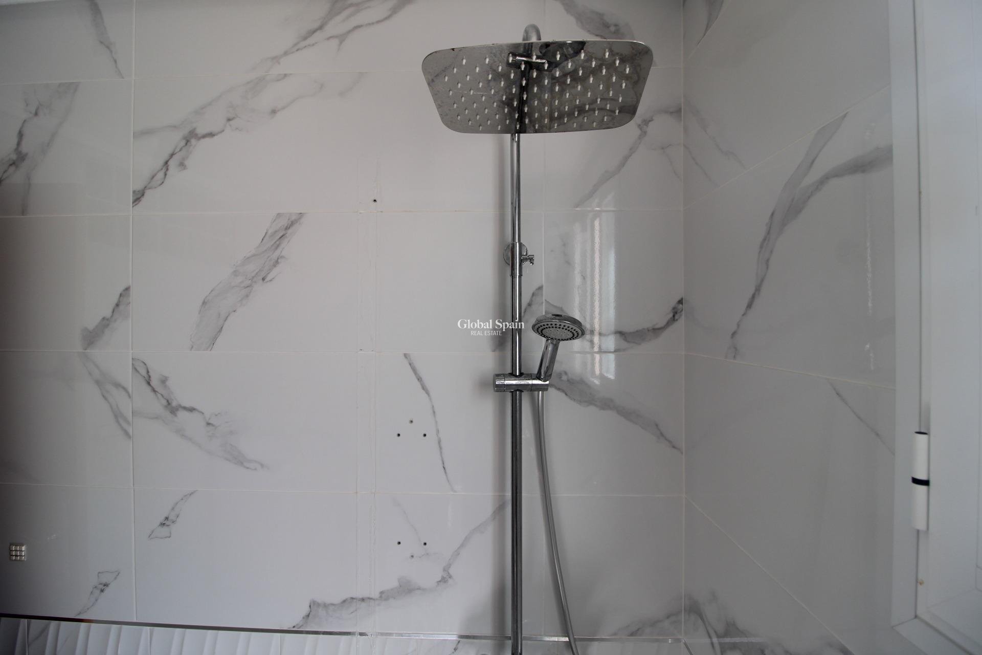 Venta - APARTAMENTO -
TORREVIEJA - Torrevieja