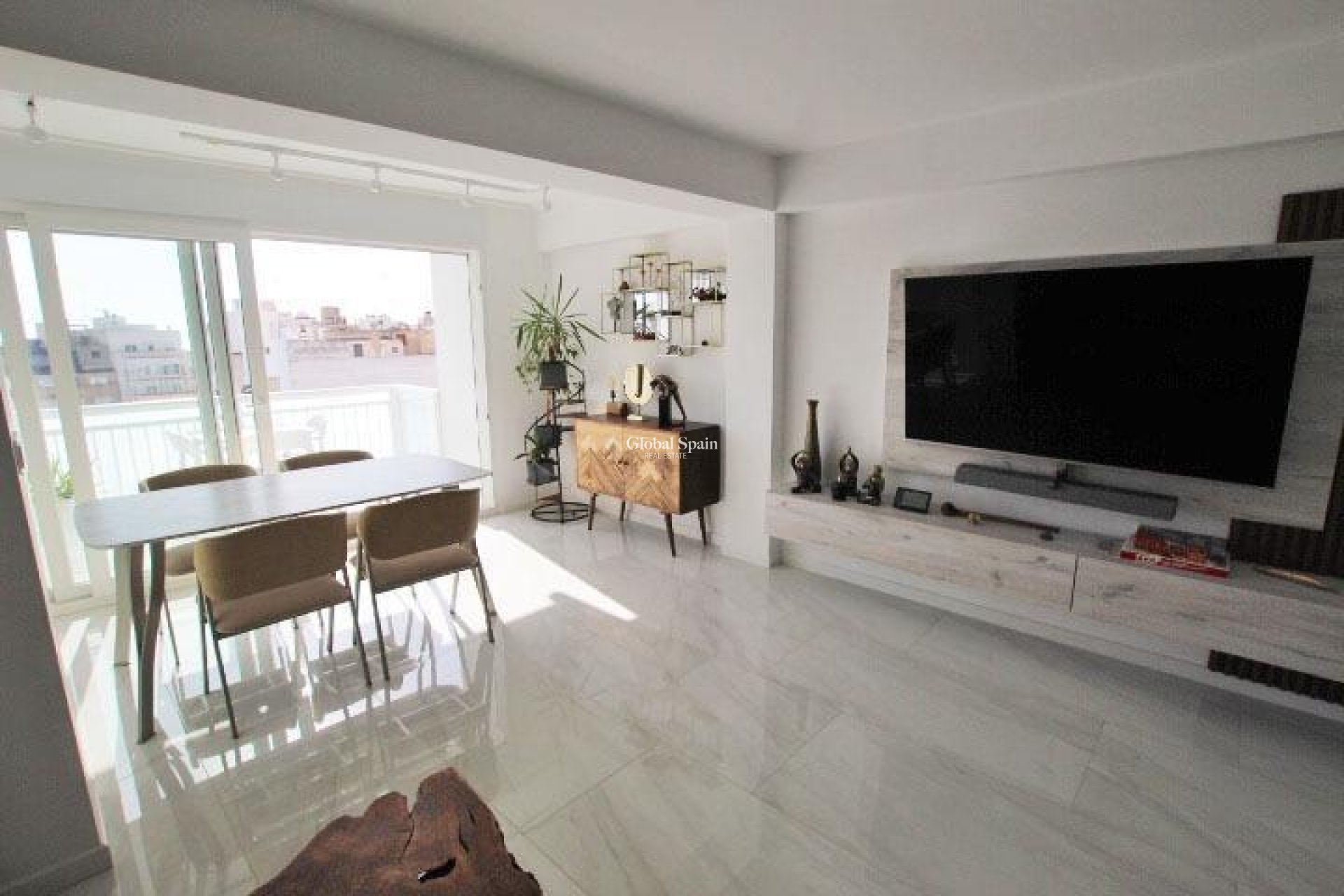 Venta - APARTAMENTO -
TORREVIEJA - Torrevieja