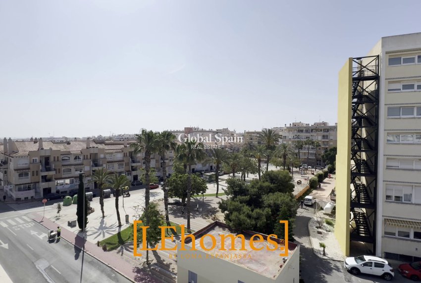 Venta - APARTAMENTO -
TORREVIEJA - Torrevieja