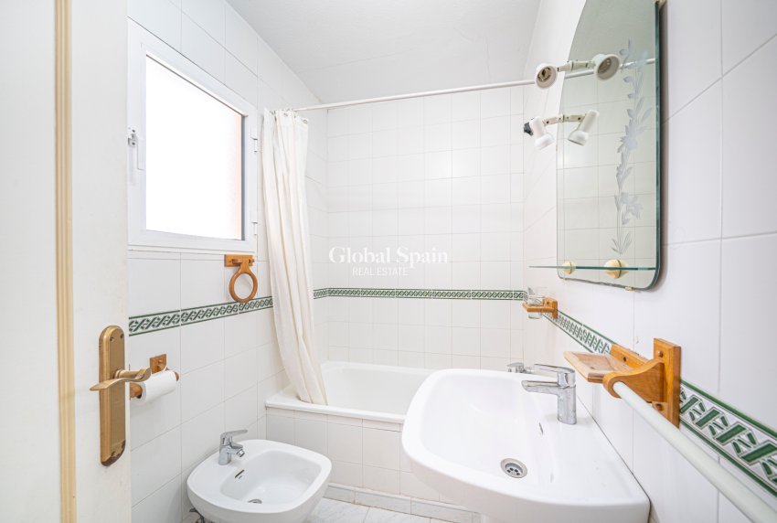 Venta - APARTAMENTO -
TORREVIEJA - Torrevieja