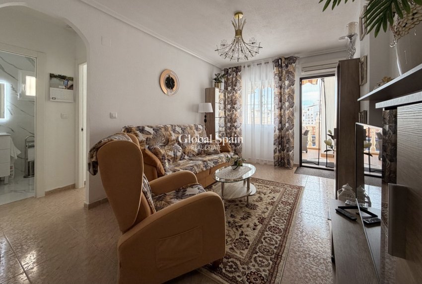 Venta - APARTAMENTO -
TORREVIEJA - Urb. Calas Blancas III