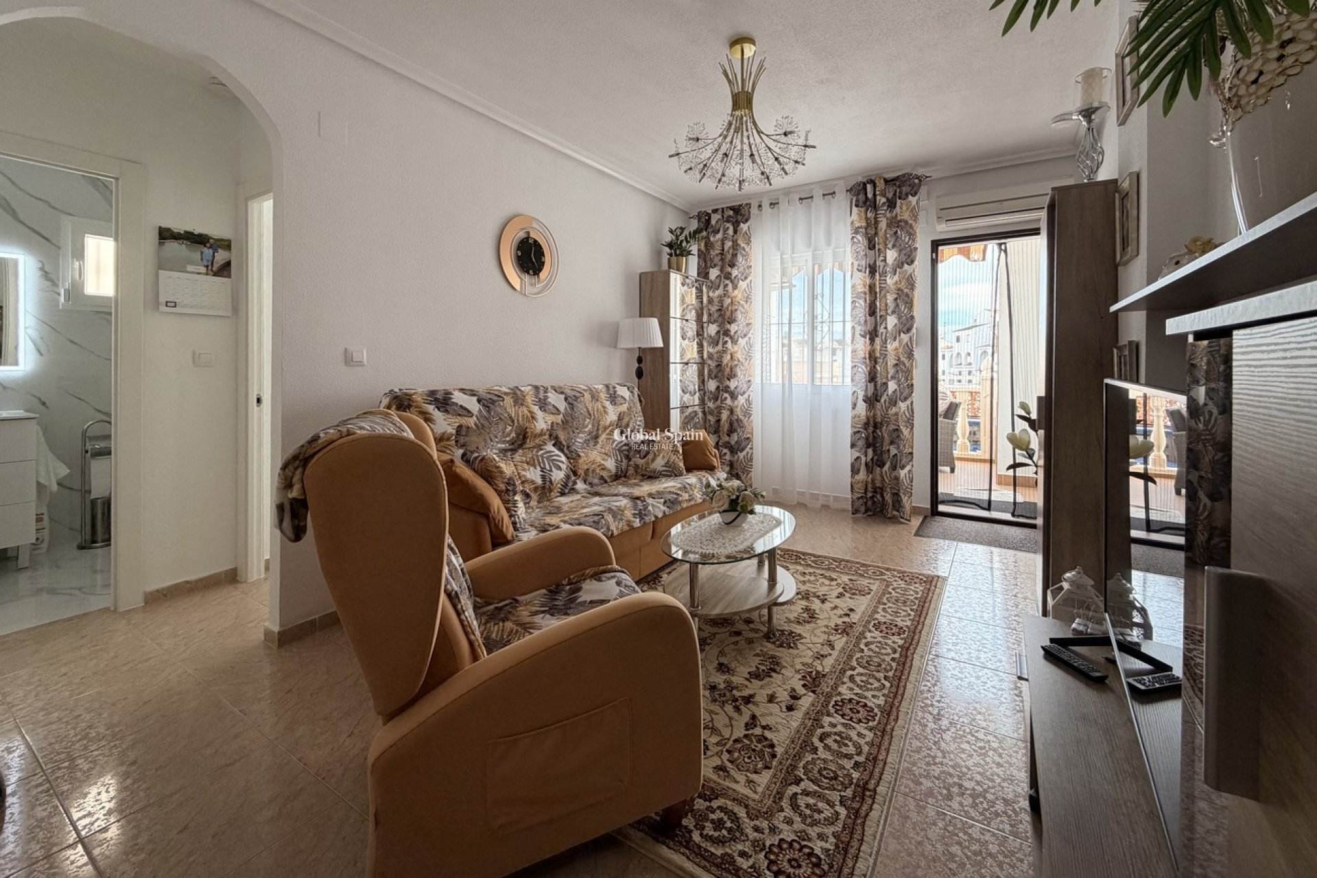 Venta - APARTAMENTO -
TORREVIEJA - Urb. Calas Blancas III