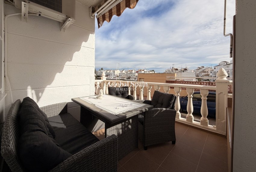 Venta - APARTAMENTO -
TORREVIEJA - Urb. Calas Blancas III