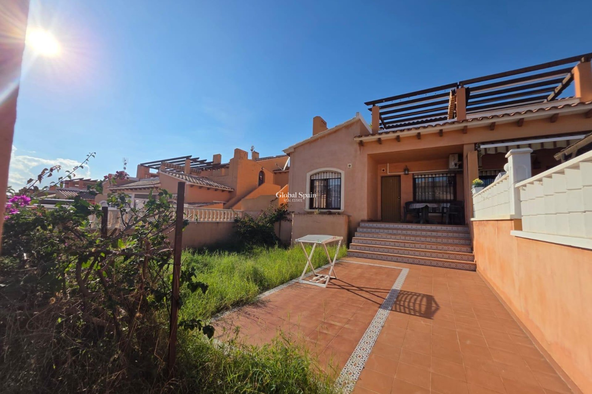 Venta - APARTAMENTO -
TORREVIEJA - Zona Los Frutales
