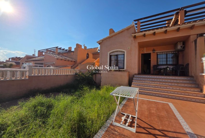 Venta - APARTAMENTO -
TORREVIEJA - Zona Los Frutales