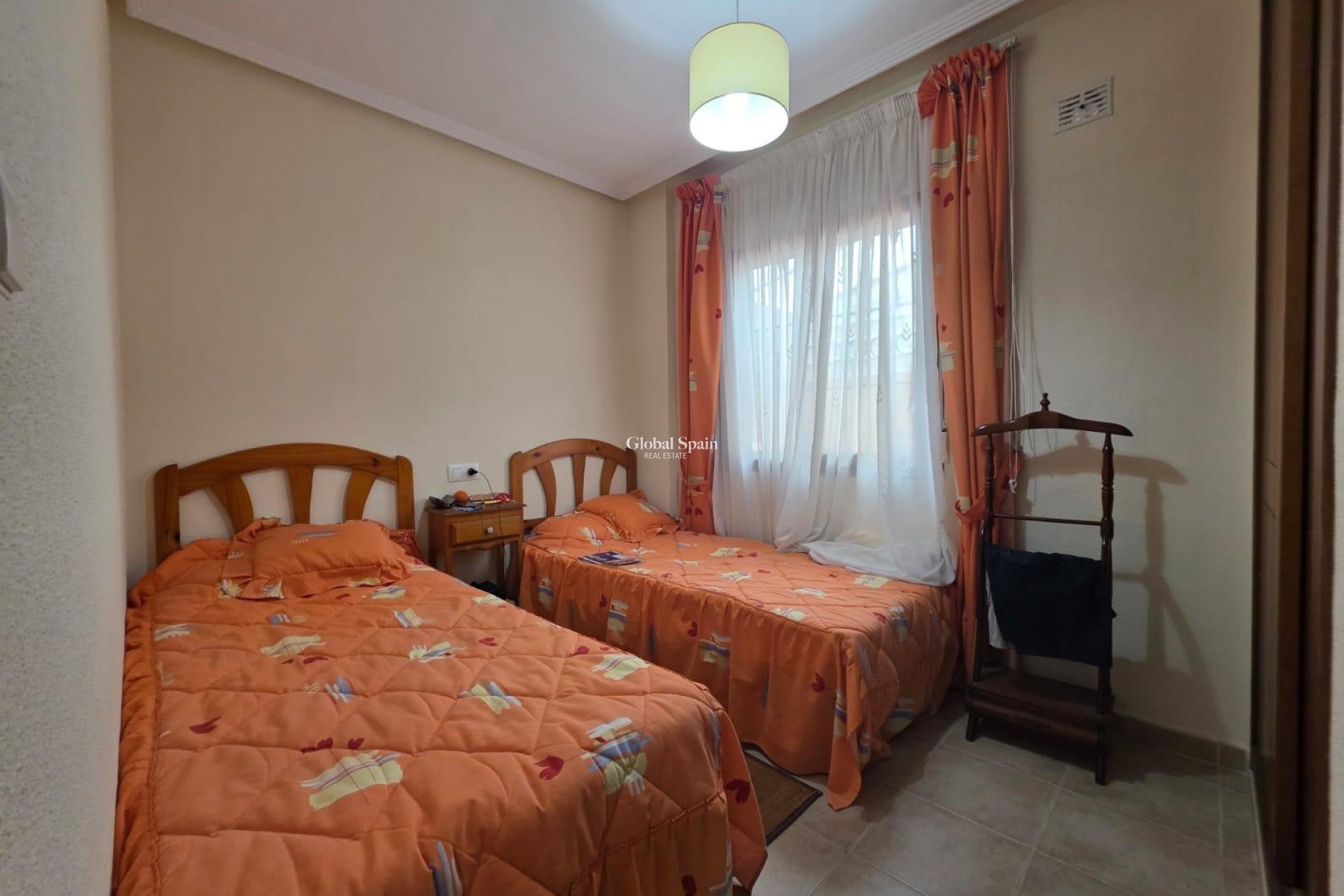 Venta - APARTAMENTO -
TORREVIEJA - Zona Los Frutales