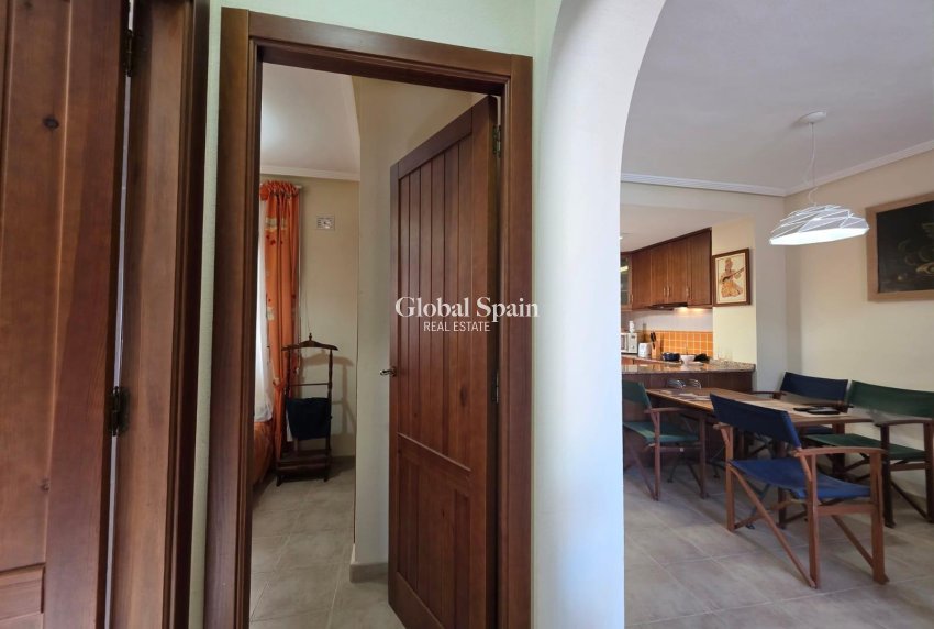 Venta - APARTAMENTO -
TORREVIEJA - Zona Los Frutales