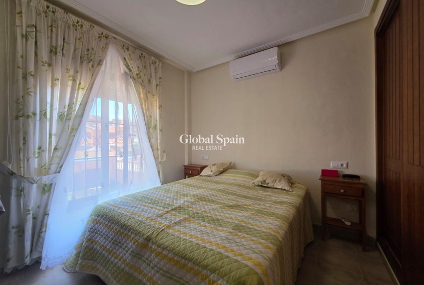 Venta - APARTAMENTO -
TORREVIEJA - Zona Los Frutales