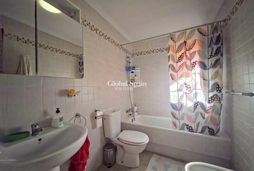 Venta - APARTAMENTO -
TORREVIEJA - Zona Los Frutales