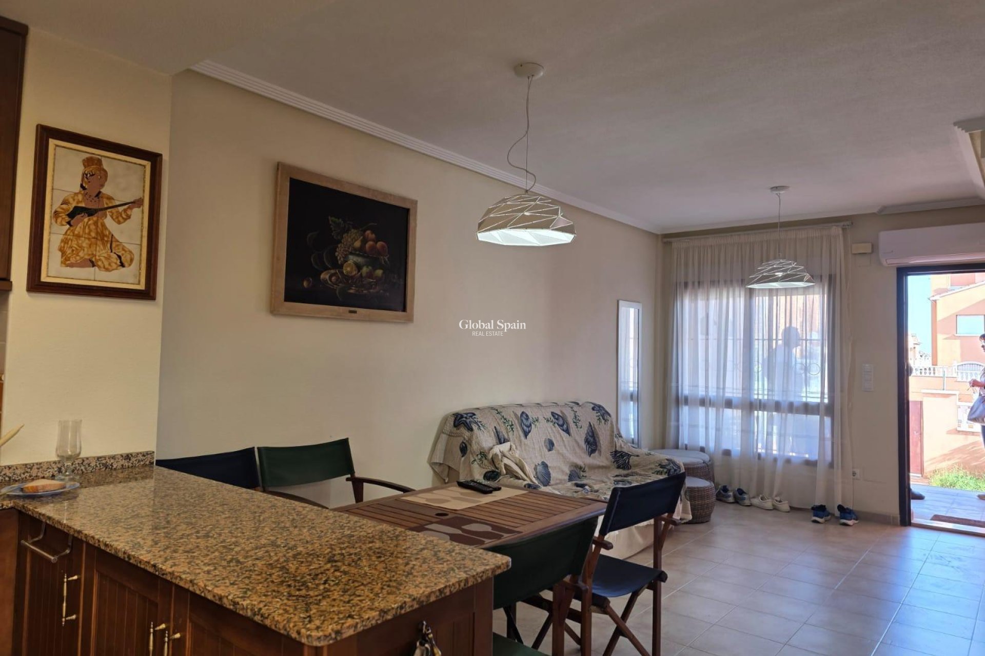 Venta - APARTAMENTO -
TORREVIEJA - Zona Los Frutales