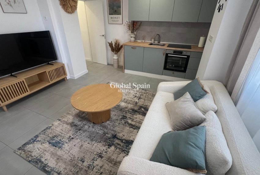 Venta - APARTAMENTO -
TORREVIEJA - Zona Los Frutales