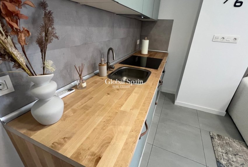 Venta - APARTAMENTO -
TORREVIEJA - Zona Los Frutales