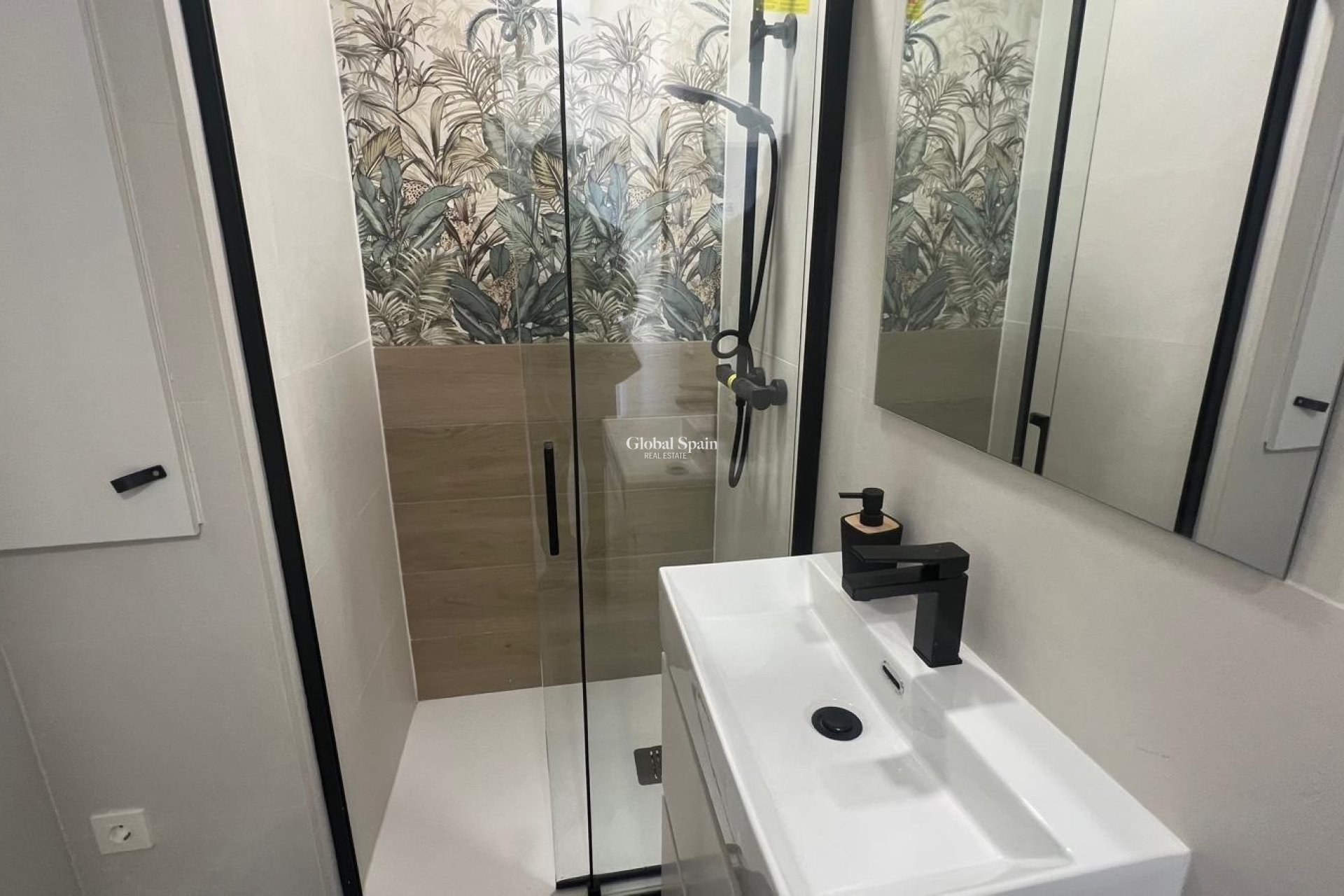 Venta - APARTAMENTO -
TORREVIEJA - Zona Los Frutales