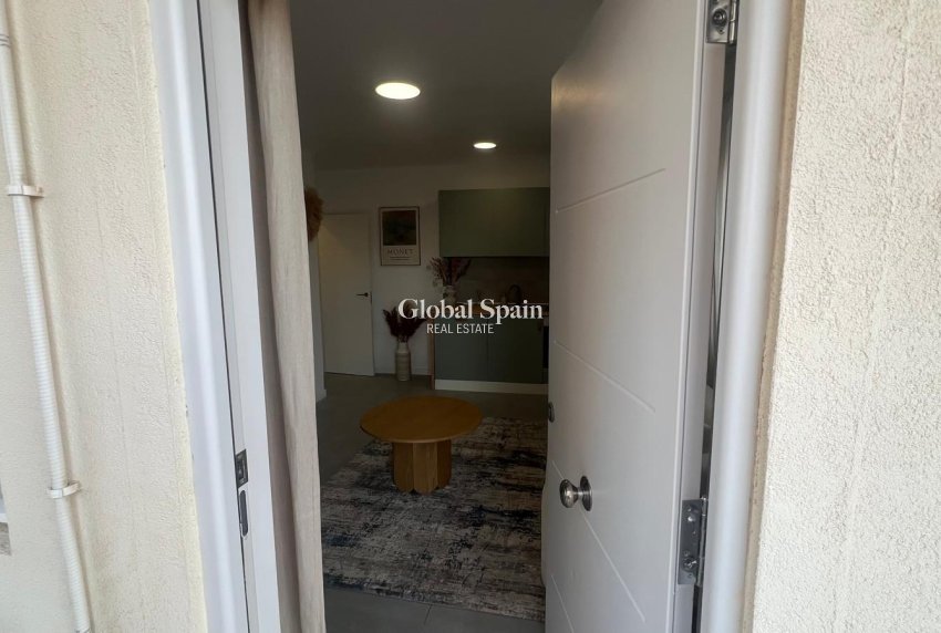 Venta - APARTAMENTO -
TORREVIEJA - Zona Los Frutales