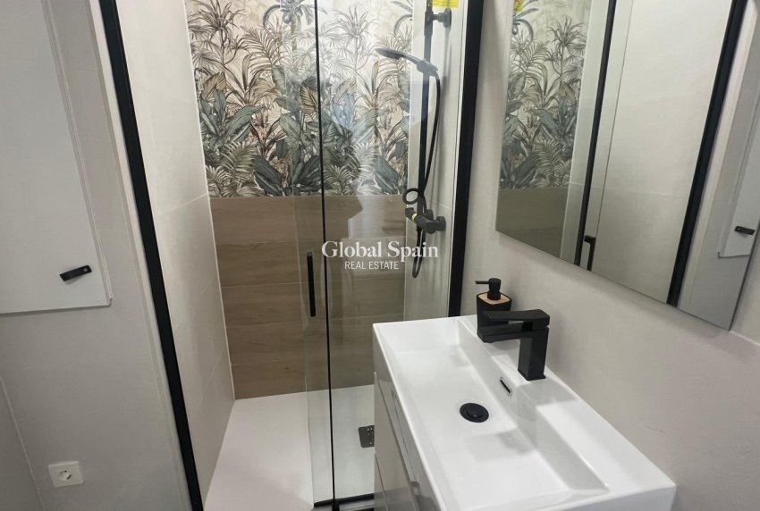 Venta - APARTAMENTO -
TORREVIEJA - Zona Los Frutales