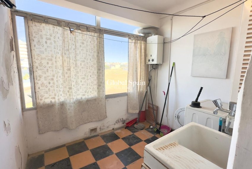 Venta - APARTAMENTO -
TORREVIEJA - Zona Los Frutales