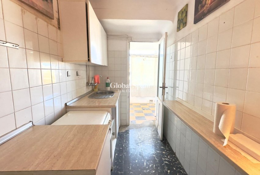 Venta - APARTAMENTO -
TORREVIEJA - Zona Los Frutales