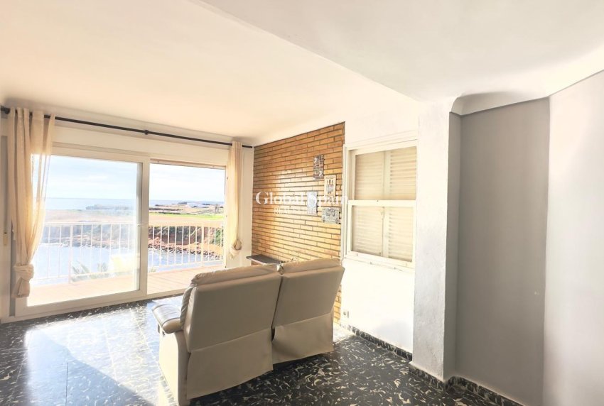 Venta - APARTAMENTO -
TORREVIEJA - Zona Los Frutales