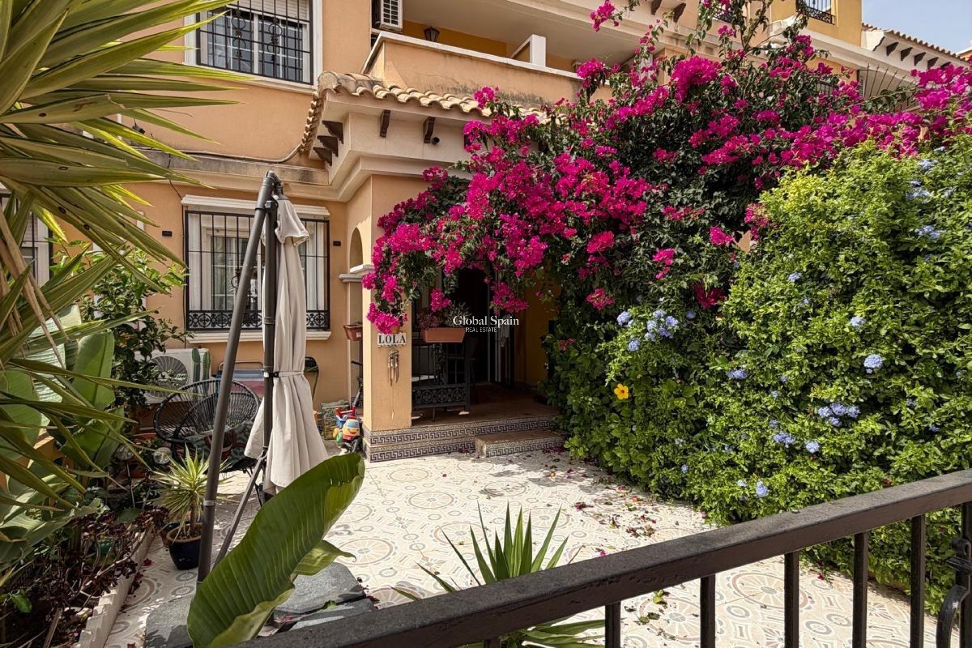 Venta - APARTAMENTO -
TORREVIEJA - Zona Los Frutales