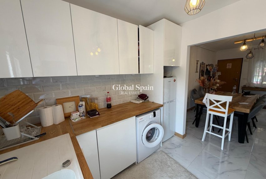 Venta - APARTAMENTO -
TORREVIEJA - Zona Los Frutales