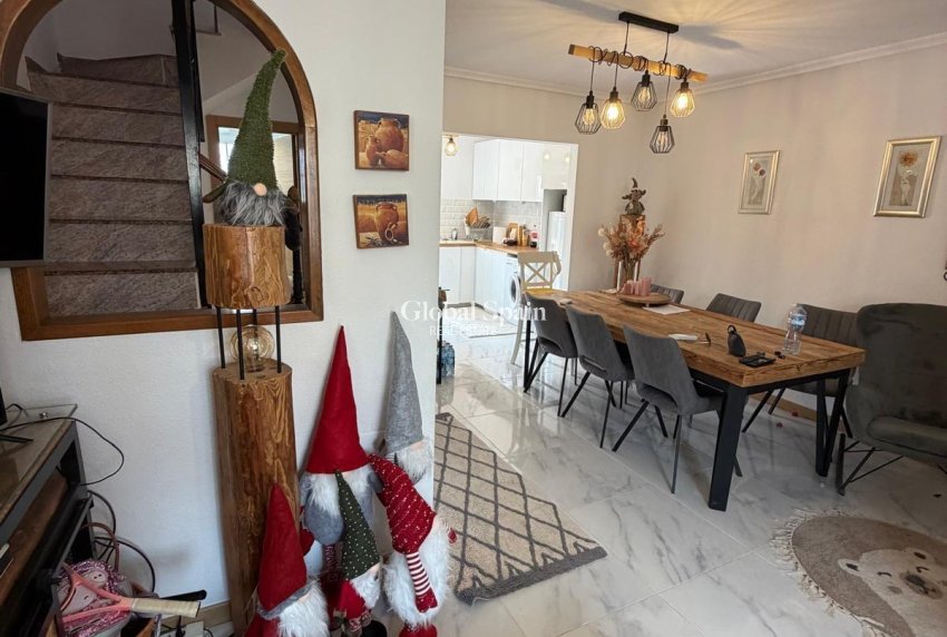Venta - APARTAMENTO -
TORREVIEJA - Zona Los Frutales