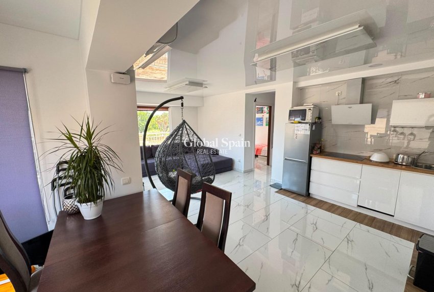 Venta - APARTAMENTO -
TORREVIEJA - Zona Los Frutales