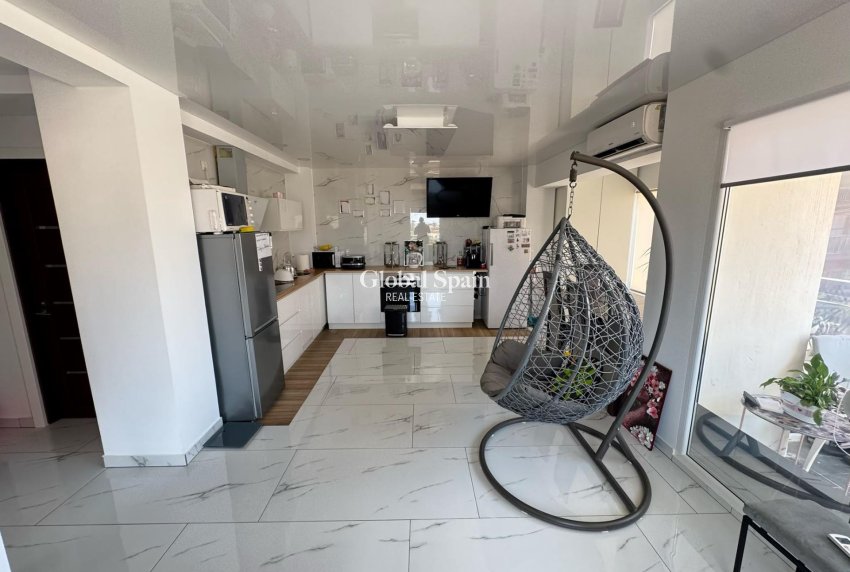 Venta - APARTAMENTO -
TORREVIEJA - Zona Los Frutales