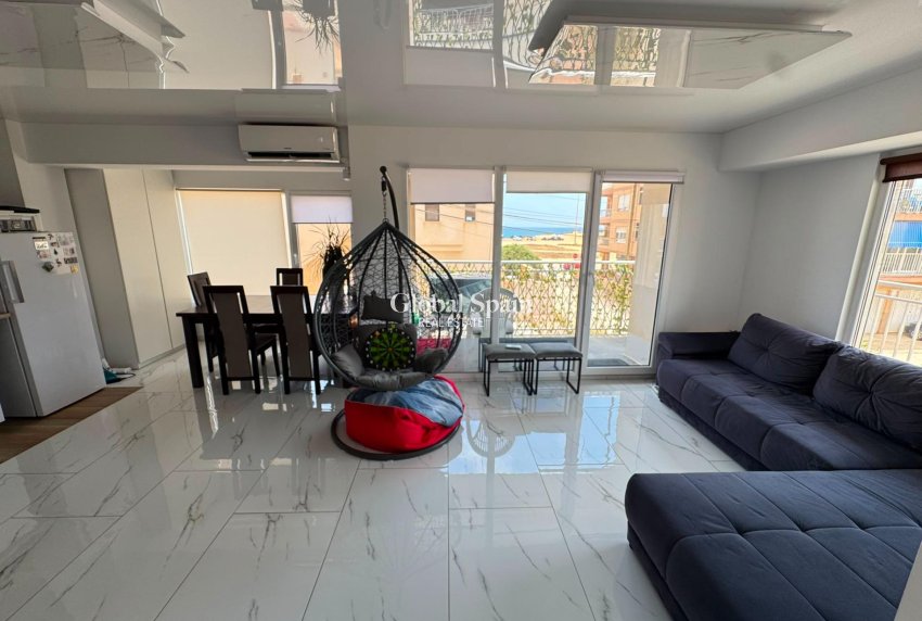 Venta - APARTAMENTO -
TORREVIEJA - Zona Los Frutales