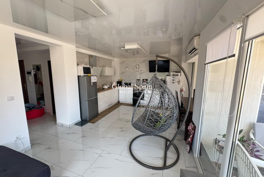 Venta - APARTAMENTO -
TORREVIEJA - Zona Los Frutales
