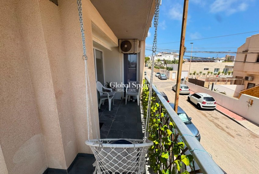 Venta - APARTAMENTO -
TORREVIEJA - Zona Los Frutales