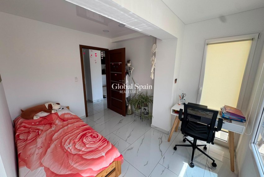 Venta - APARTAMENTO -
TORREVIEJA - Zona Los Frutales