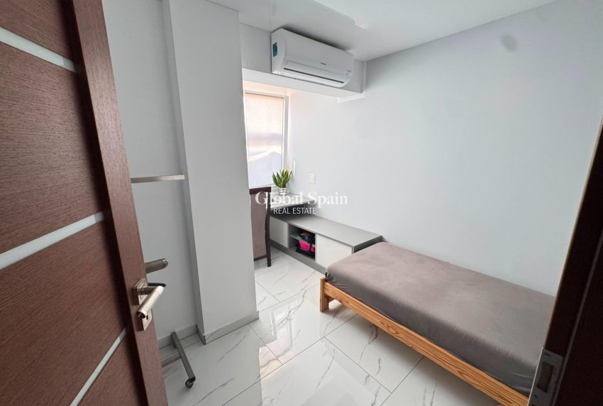 Venta - APARTAMENTO -
TORREVIEJA - Zona Los Frutales