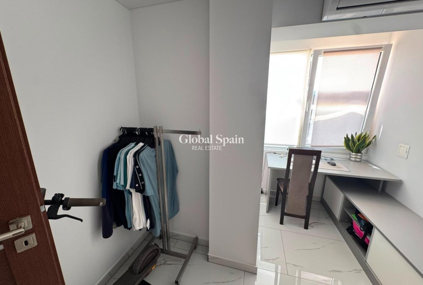 Venta - APARTAMENTO -
TORREVIEJA - Zona Los Frutales