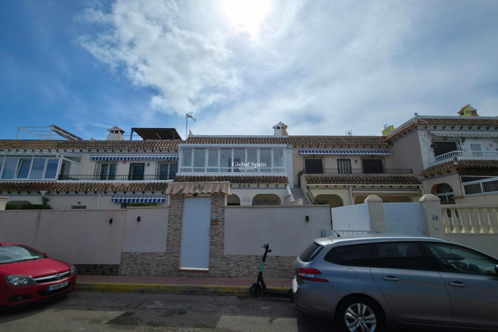 Venta - APARTAMENTO -
TORREVIEJA - Zona Los Frutales