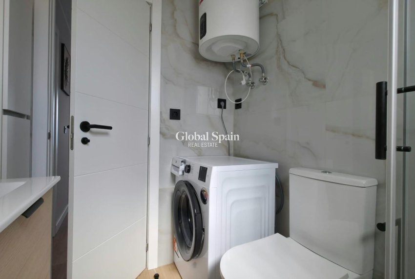Venta - APARTAMENTO -
TORREVIEJA - Zona Los Frutales