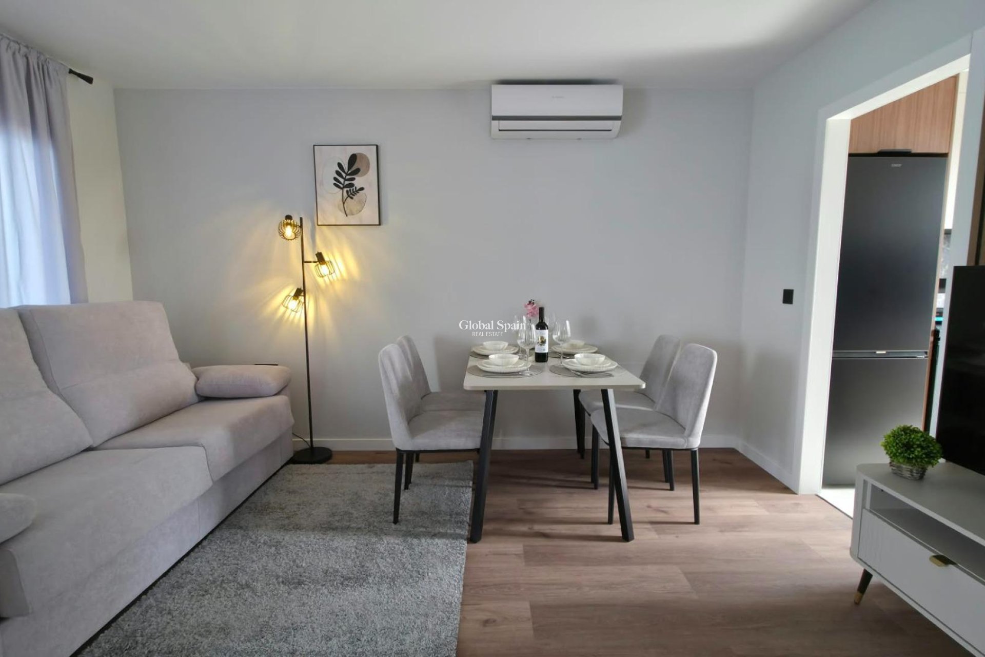 Venta - APARTAMENTO -
TORREVIEJA - Zona Los Frutales
