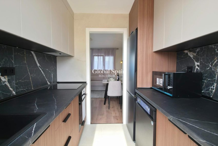 Venta - APARTAMENTO -
TORREVIEJA - Zona Los Frutales