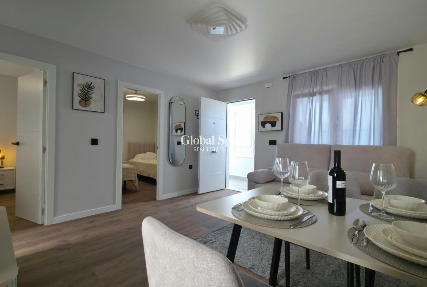 Venta - APARTAMENTO -
TORREVIEJA - Zona Los Frutales
