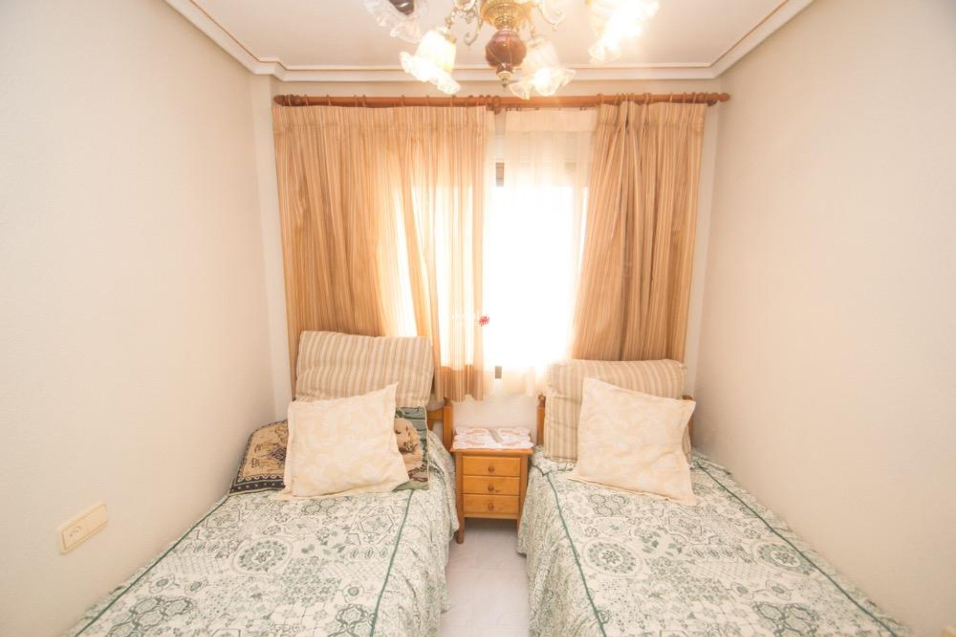 Venta - APARTAMENTO -
TORREVIEJA - 