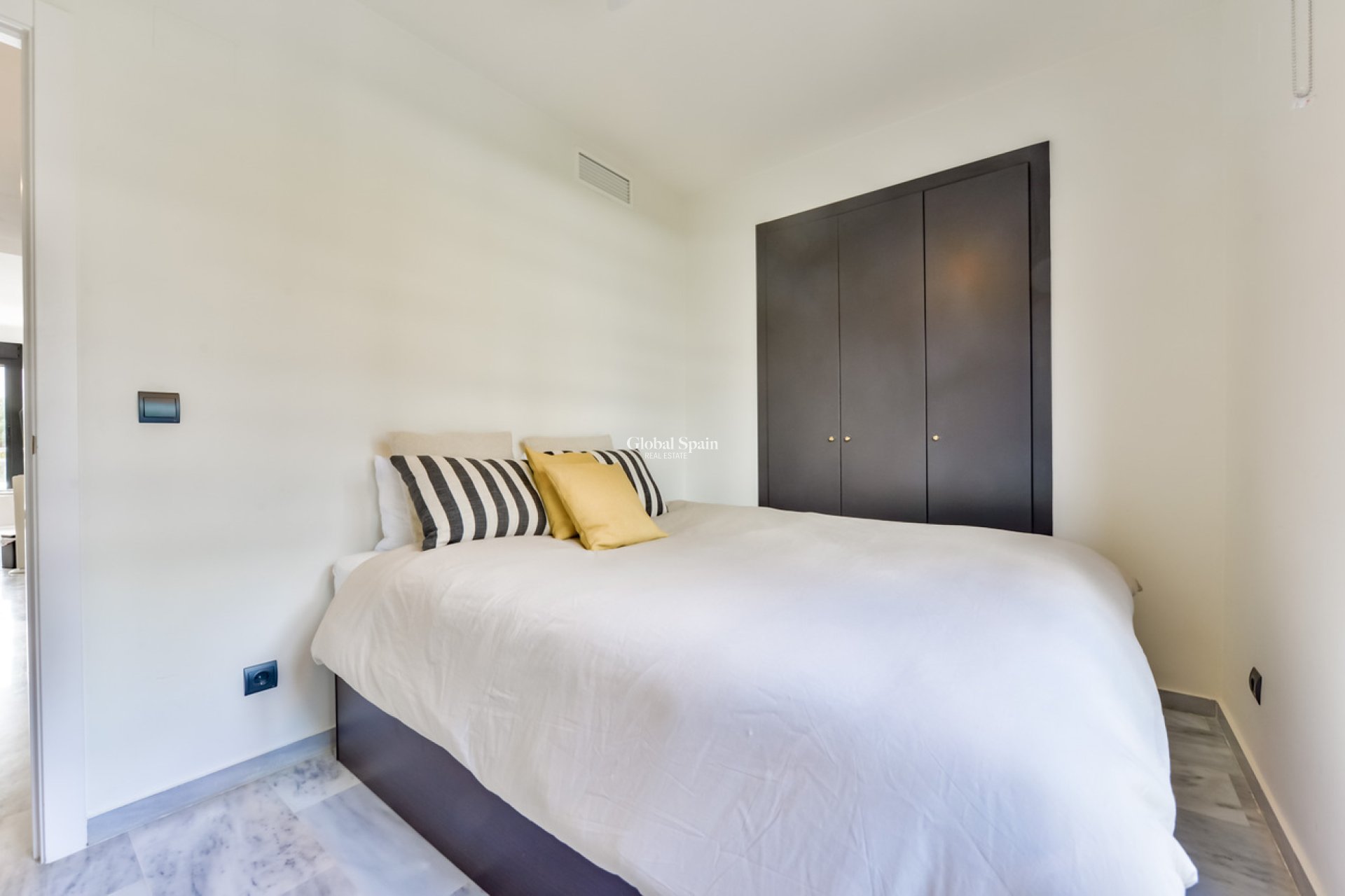 Venta - APARTAMENTO -
VILLAJOYOSA - La Cala