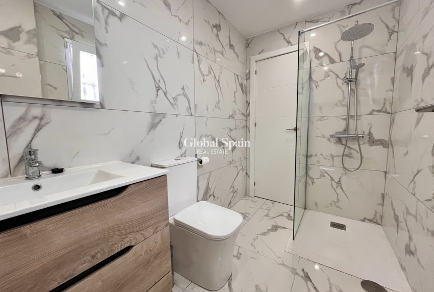 Venta - APARTAMENTO -
VILLAMARTÍN - Costa Blanca