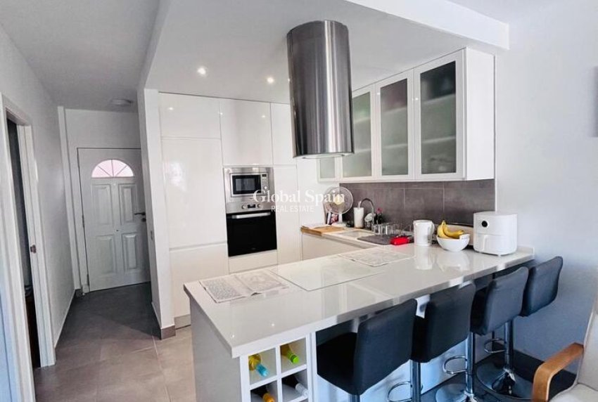 Venta - APARTAMENTO -
VILLAMARTÍN - Costa Blanca