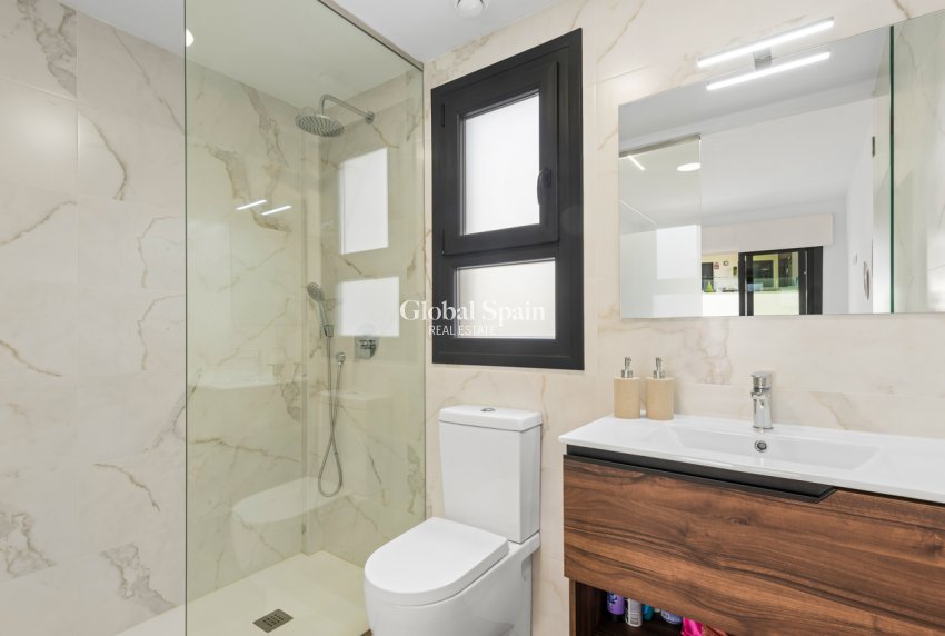 Venta - APARTAMENTO -
VILLAMARTÍN - Costa Blanca