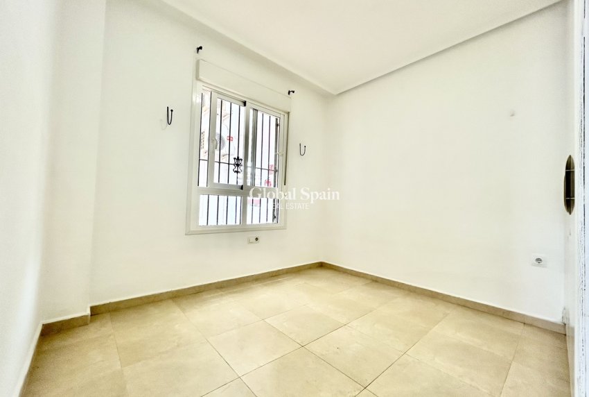 Venta - APARTAMENTO -
VILLAMARTÍN - Costa Blanca