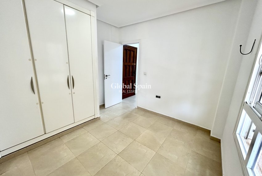Venta - APARTAMENTO -
VILLAMARTÍN - Costa Blanca