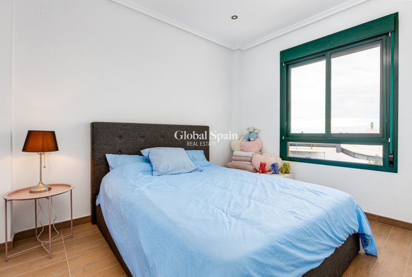 Venta - ÁTICO -
ORIHUELA COSTA - Lomas de Campoamor