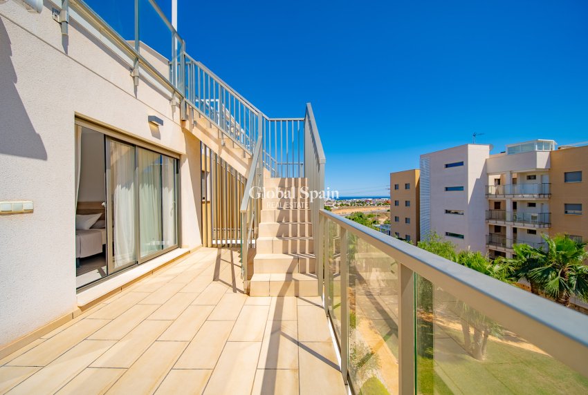 Venta - ÁTICO -
ORIHUELA COSTA - VILLAMARTÍN