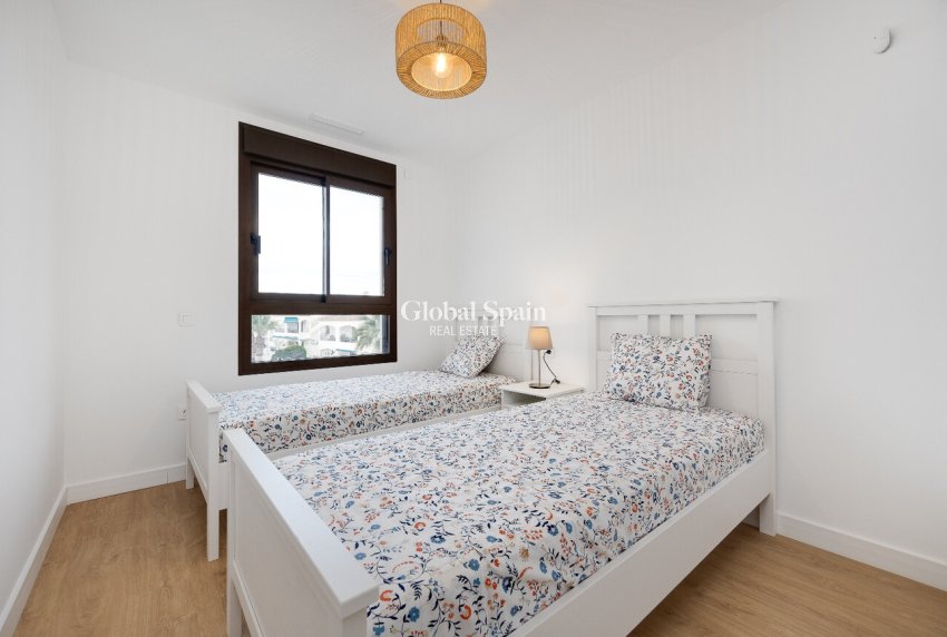 Venta - ÁTICO -
ORIHUELA COSTA - VILLAMARTÍN
