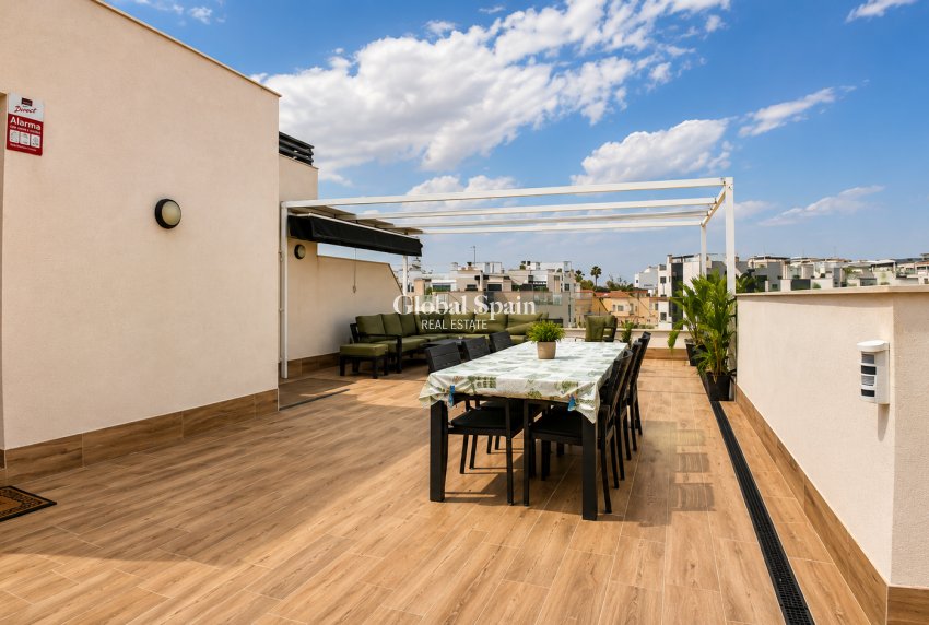Venta - ÁTICO -
ORIHUELA COSTA - VILLAMARTÍN